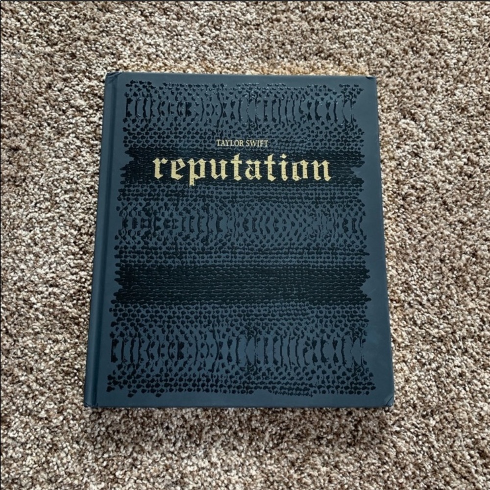 Rare Taylor swift reputation book